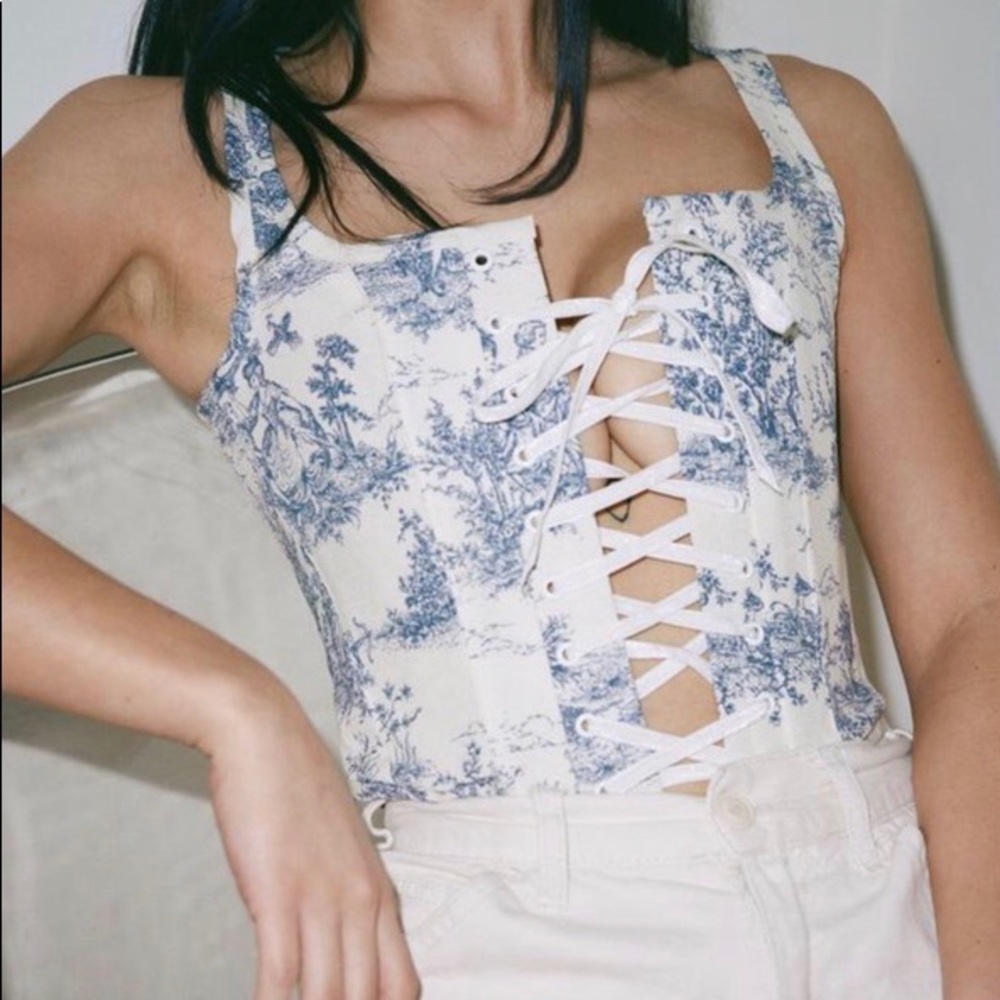 Allisagentlespring corset
